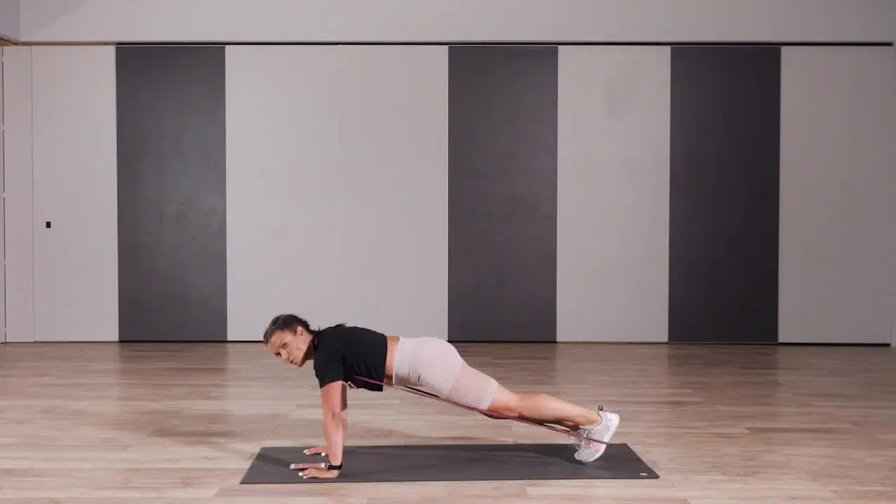 Kadr z treningu 5 zestawowy trening tabatowy z power bandem - moc i tempo