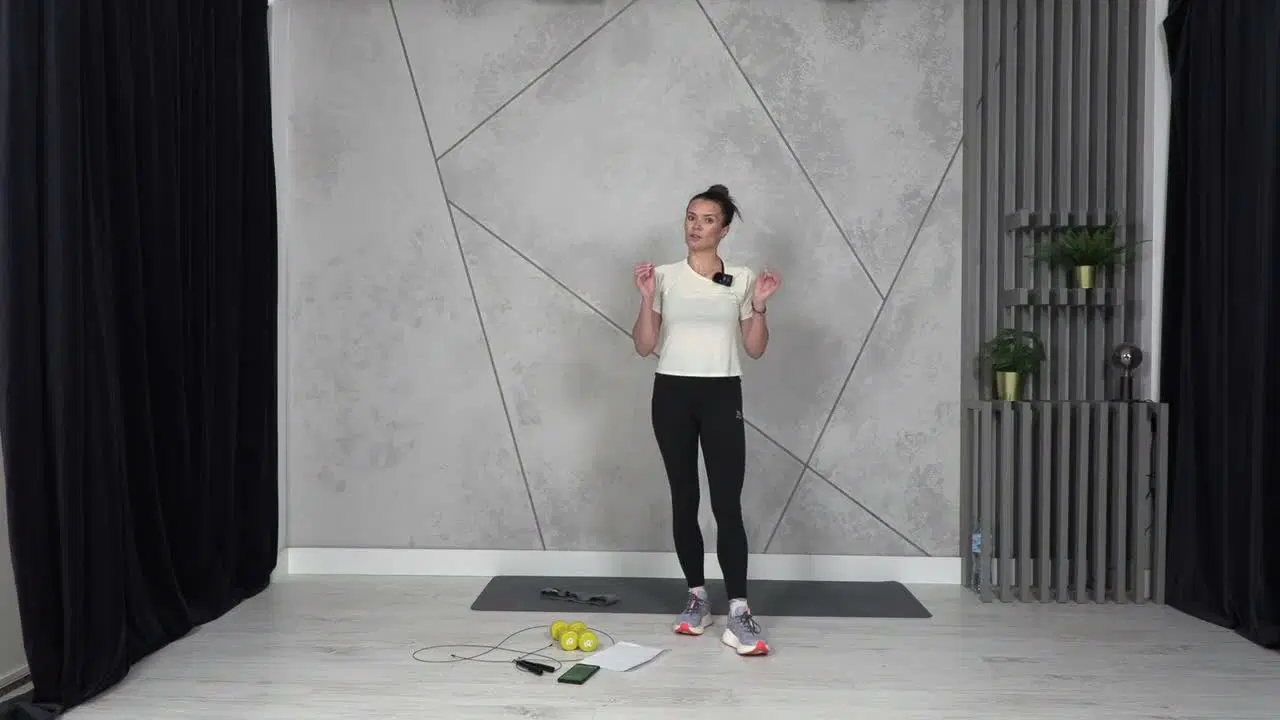 Kadr z treningu Box & Burn Ekspressowa Redukcja - dynamiczne cardio ze sprzętem