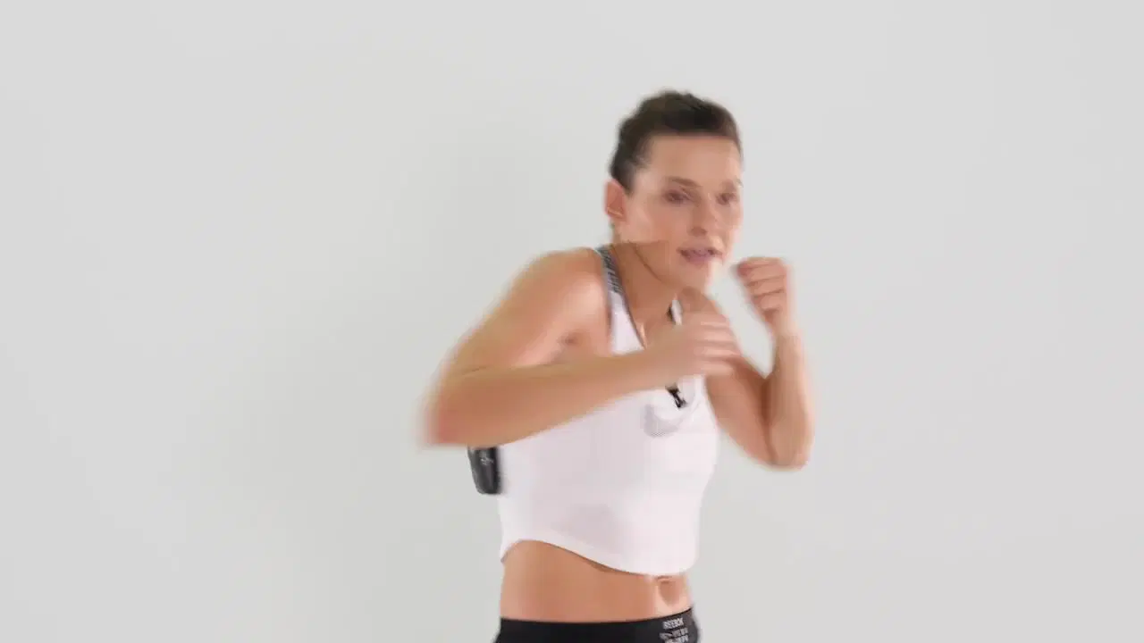 Kadr z treningu Aeroboks - dynamiczne cardio