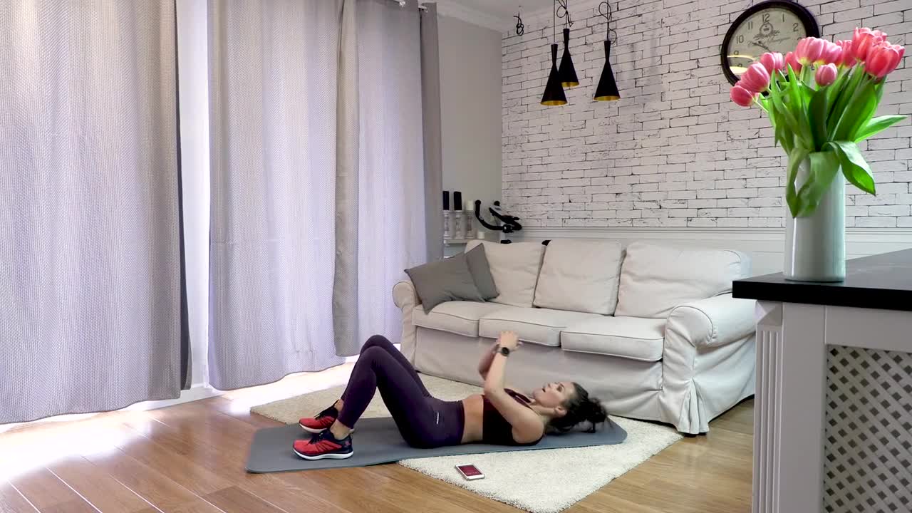 Kadr z treningu Mocny trening brzucha z tabatą