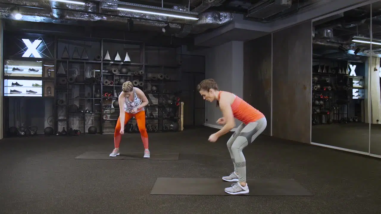 Kadr z treningu Trening modelujący ręce i plecy
