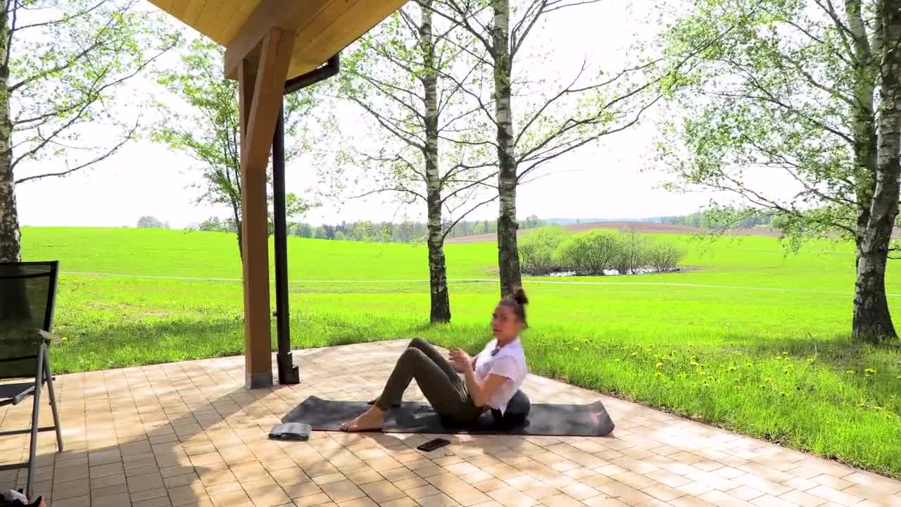 Kadr z treningu Cardio Killer połączone z bieganiem - cardio i stabilizacja ze sprzętem