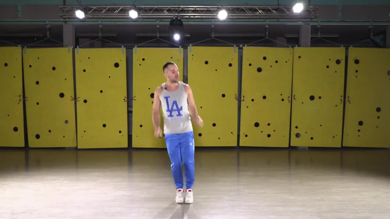 Kadr z treningu Fit Dance Mario - dynamiczne cardio