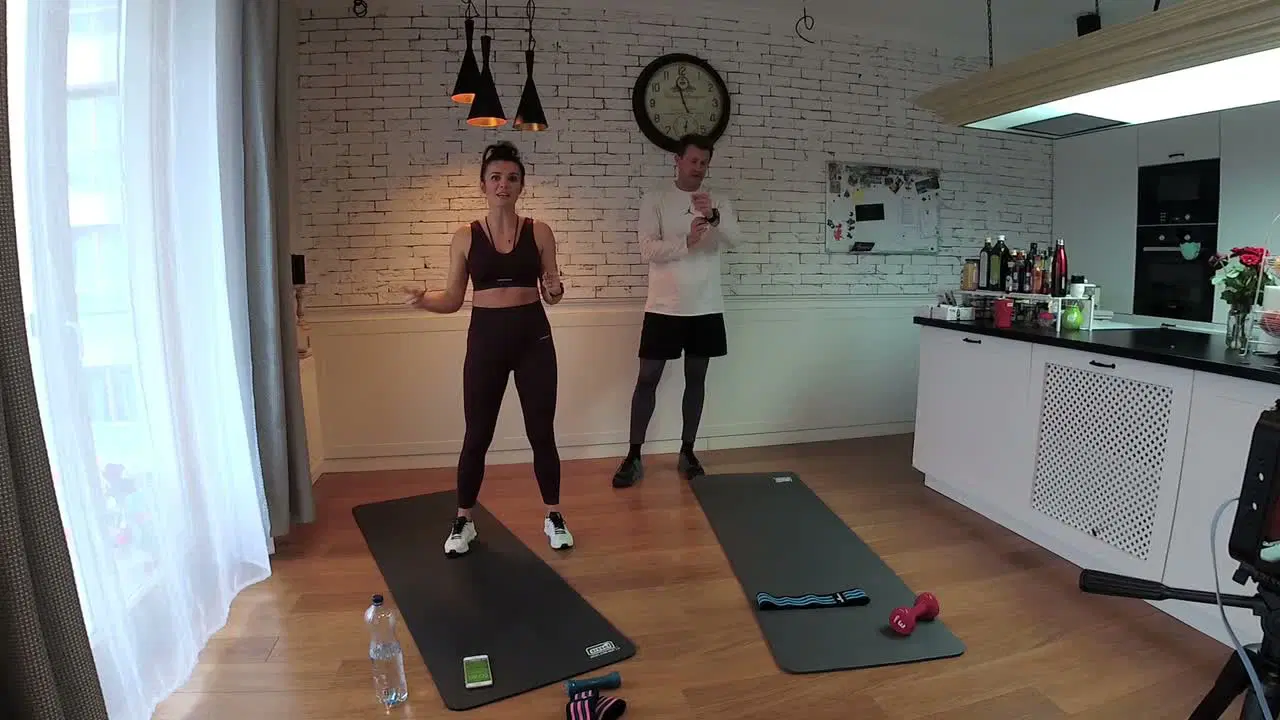 Kadr z treningu Body Killer z Hip Bandem - mocny interwał