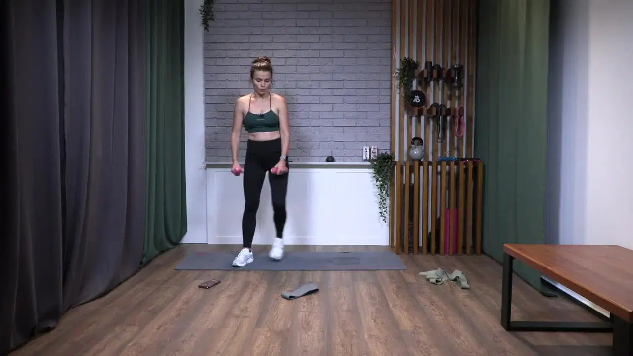 Kadr z treningu Spalanie plus rzeżba obręczy barkowej i rąk - cardio w interwałach