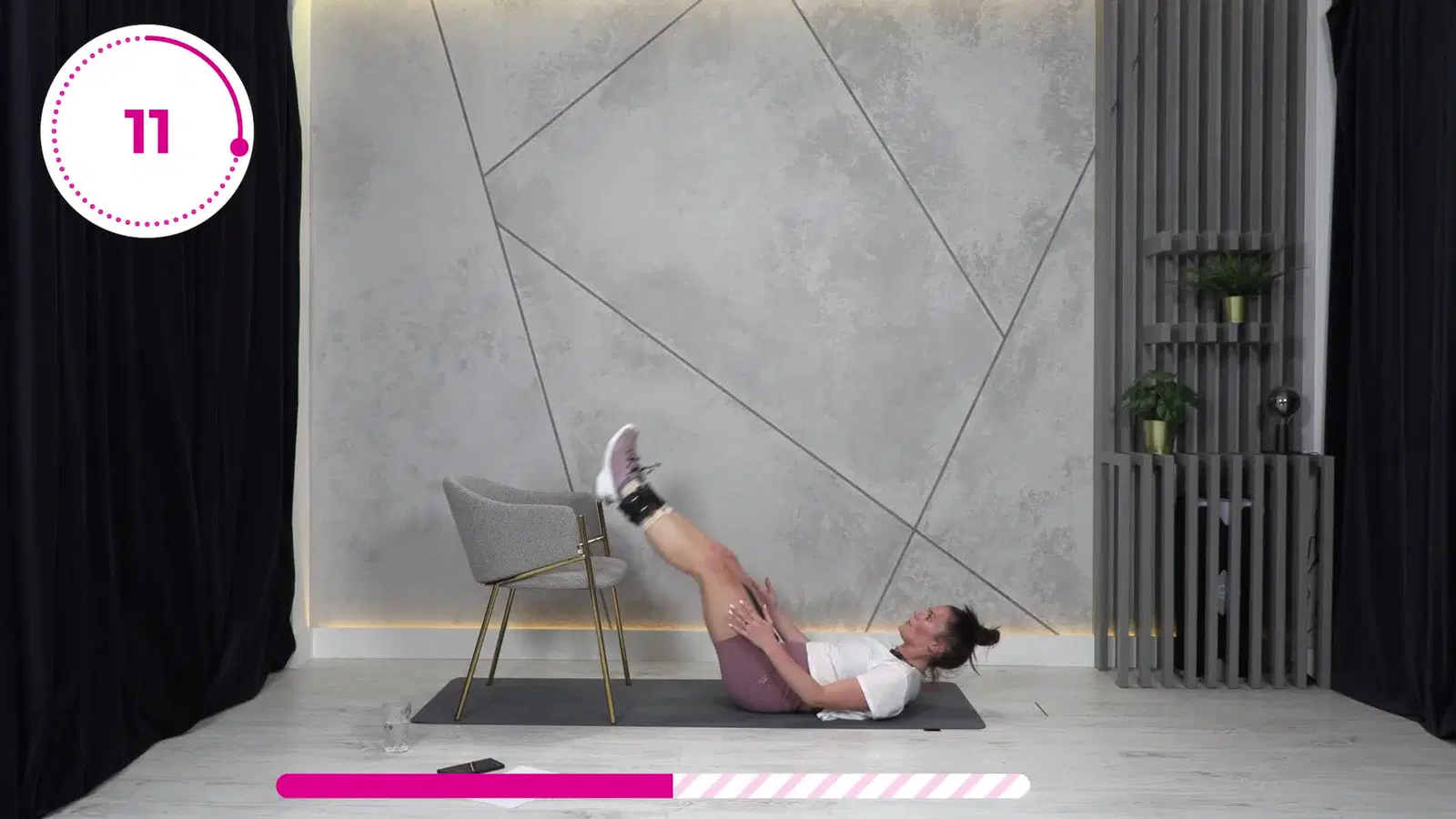 Kadr z treningu Modelujące i wyszczuplające uda - cardio w równym tempie