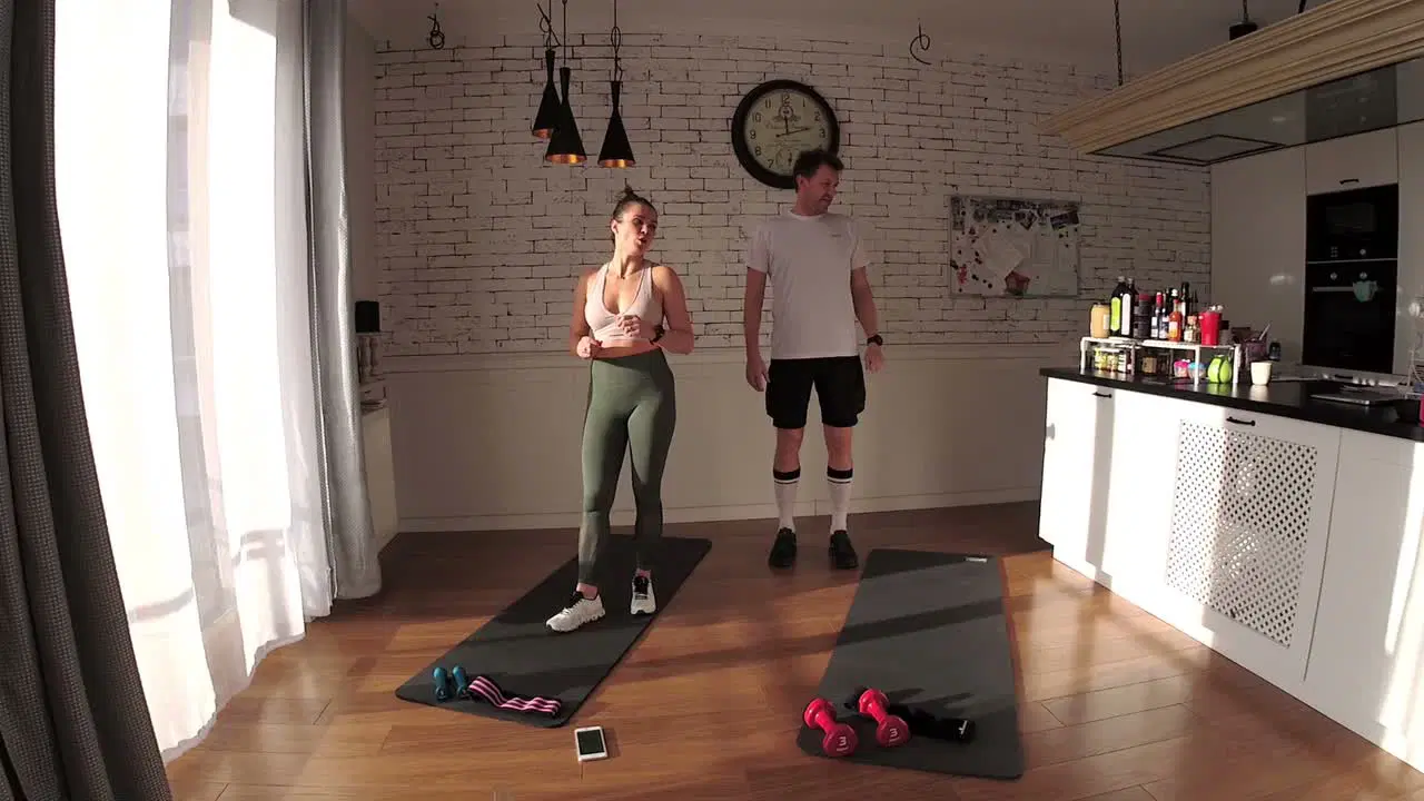 Kadr z treningu Body Killer z Hip Bandem - cardio funkcjonalne