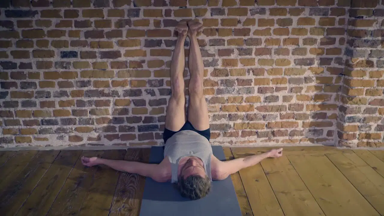 Kadr z treningu Joga Ashtanga Księżycowa Sekwencja Końcowa