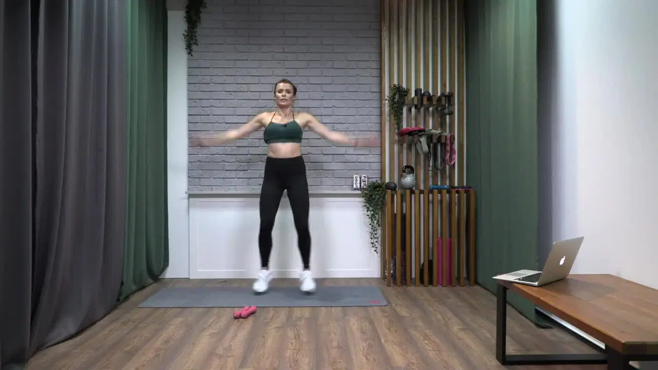 Kadr z treningu Spalanie plus rzeżba obręczy barkowej i rąk - cardio i stabilizacja