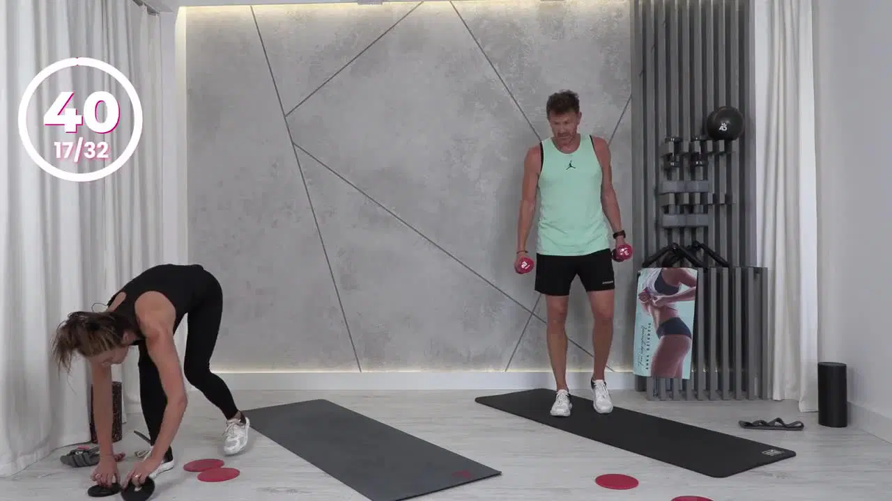 Kadr z treningu Cardio dla każdego - cardio w równym tempie ze sprzętem