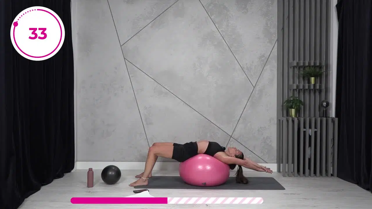 Kadr z treningu Płaski Brzuch i Cardio z Piłką - kondycja i koordynacja