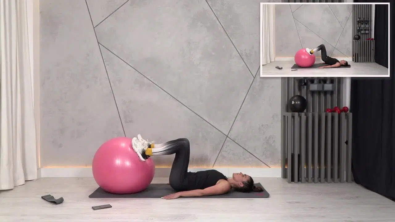 Kadr z treningu Ekspress Body - trening całego ciała ze sprzętem - dynamiczne cardio