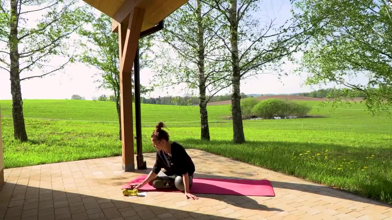 Kadr z treningu Cardio Killer połączone z bieganiem - kondycja i koordynacja ze sprzętem