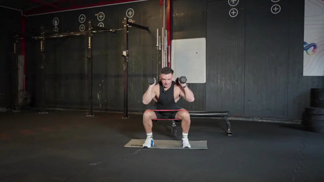 Kadr z treningu Płynna siła - całe ciało z ciężarkami i gumą power band