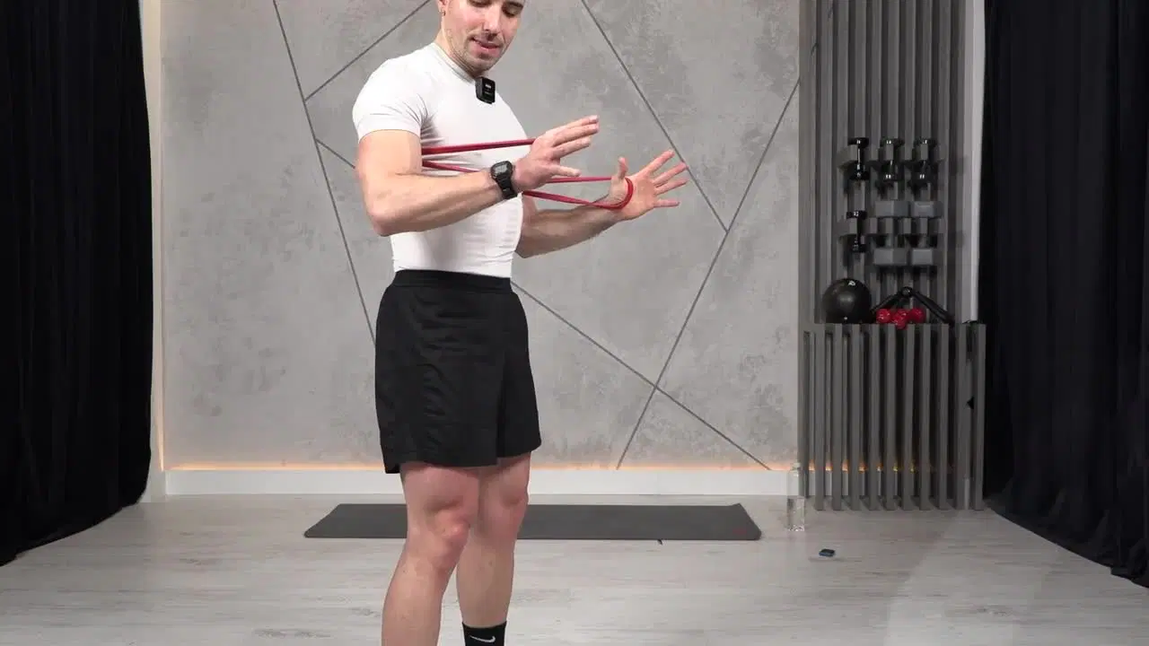 Kadr z treningu Burn and ABS - mocny interwał z gumą power band