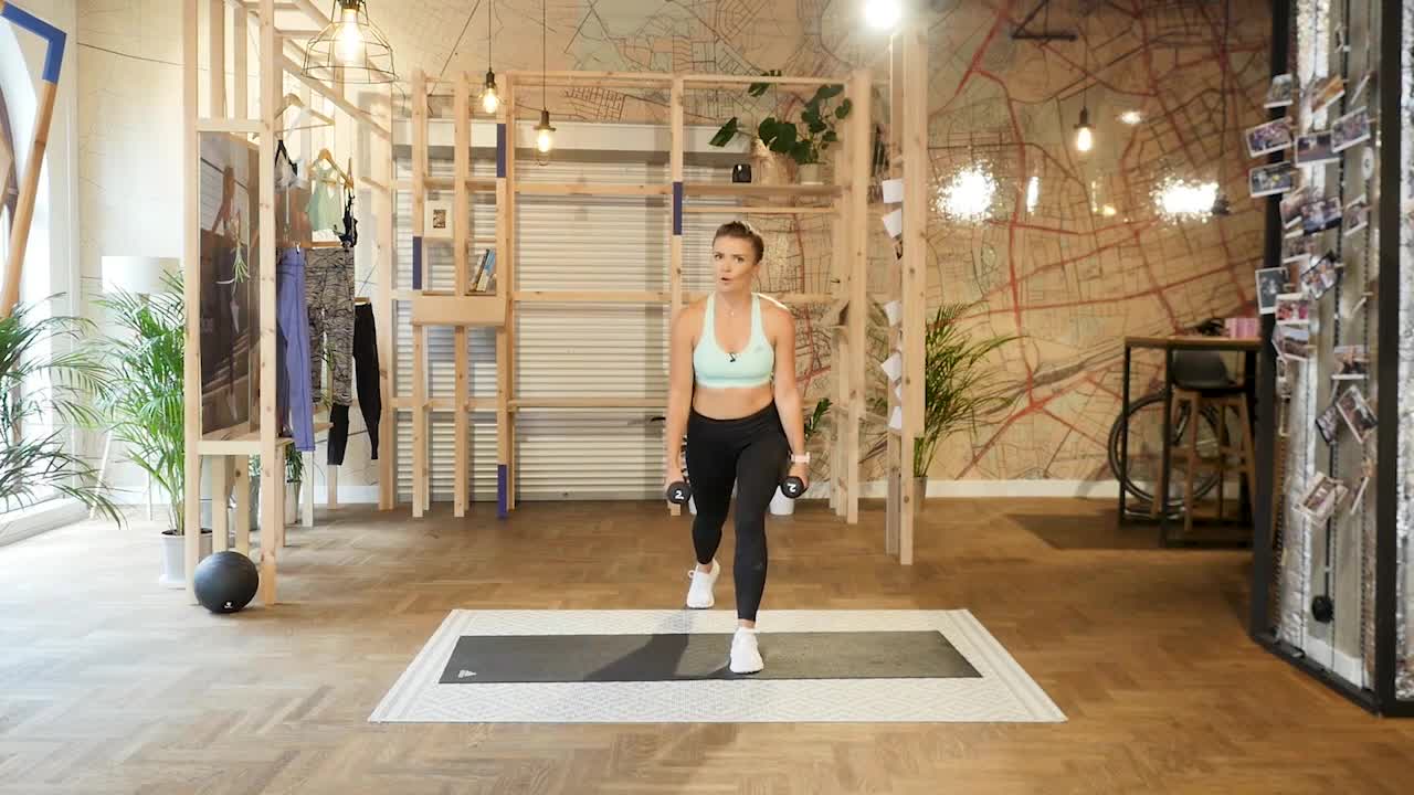 Kadr z treningu Trening wzmacniąjący całe ciało z ciężarkami