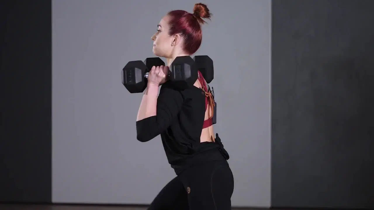 Kadr z treningu Trening modelujący pośladki Ola - siła i stabilizacja ze sprzętem