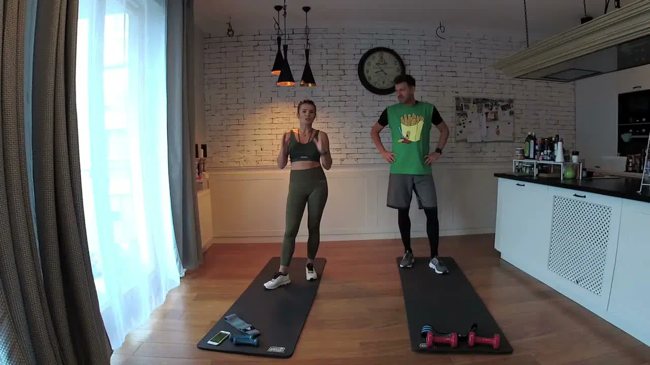 Kadr z treningu Body Killer z Hip Bandem - siła funkcjonalna