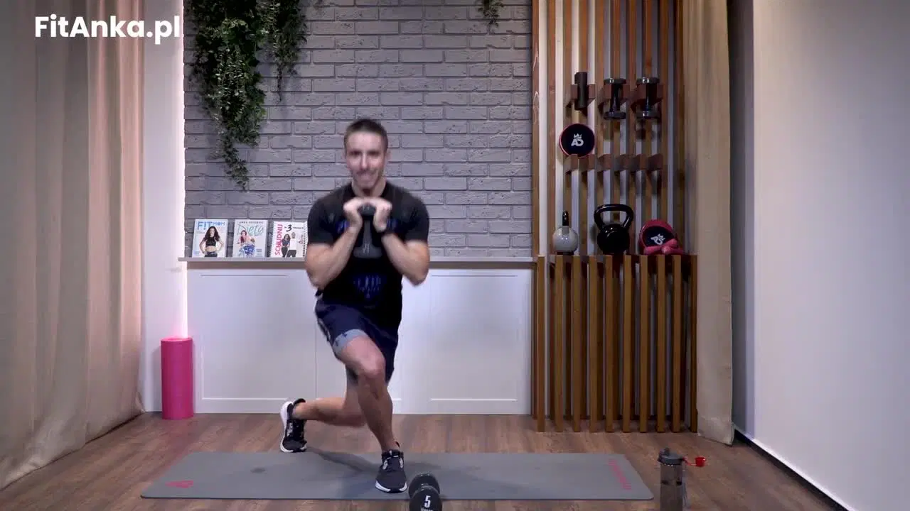 Kadr z treningu CrossFit Kriss - siła i tempo z ciężarkami